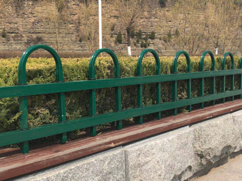草坪护栏